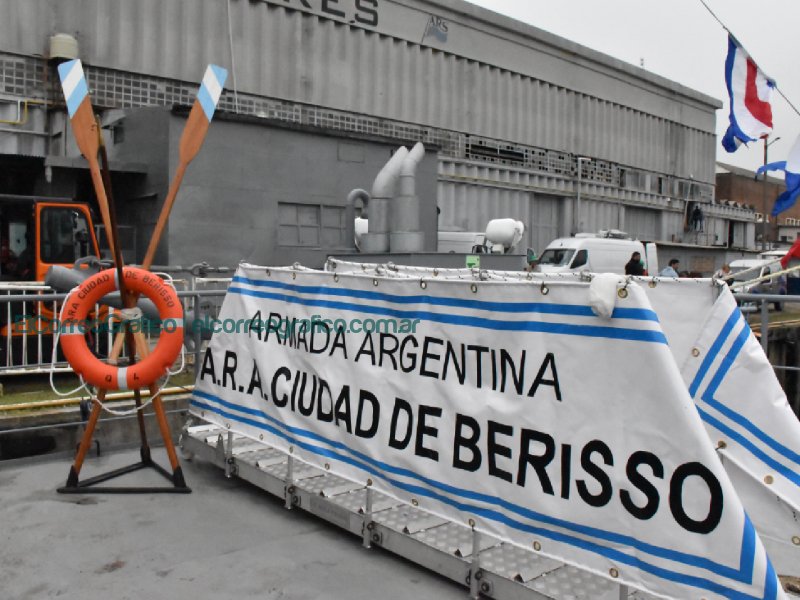 Kicillof entregó lanchas y compuerta en Astillero Río Santiago 6