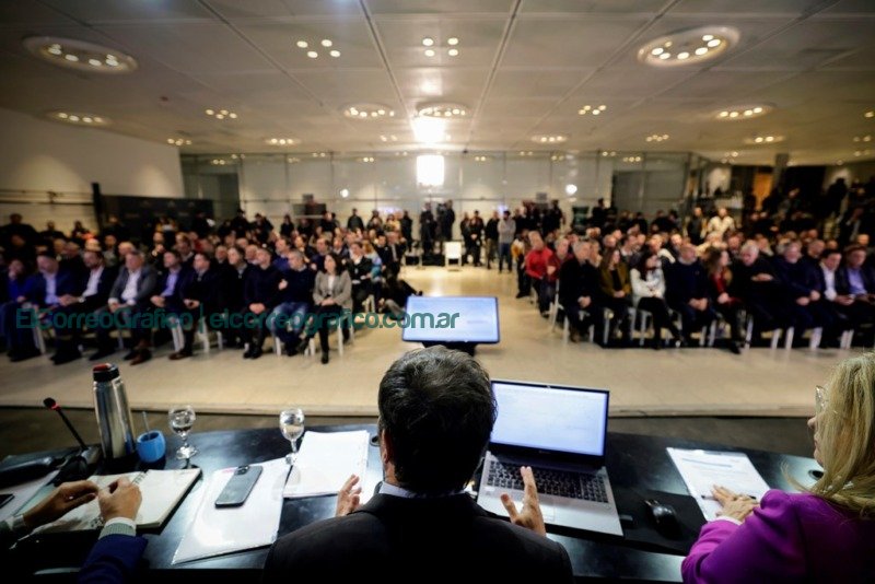 Axel Kicillof realizó el 2° desembolso del Fondo de Fortalecimiento Fiscal Municipal 2