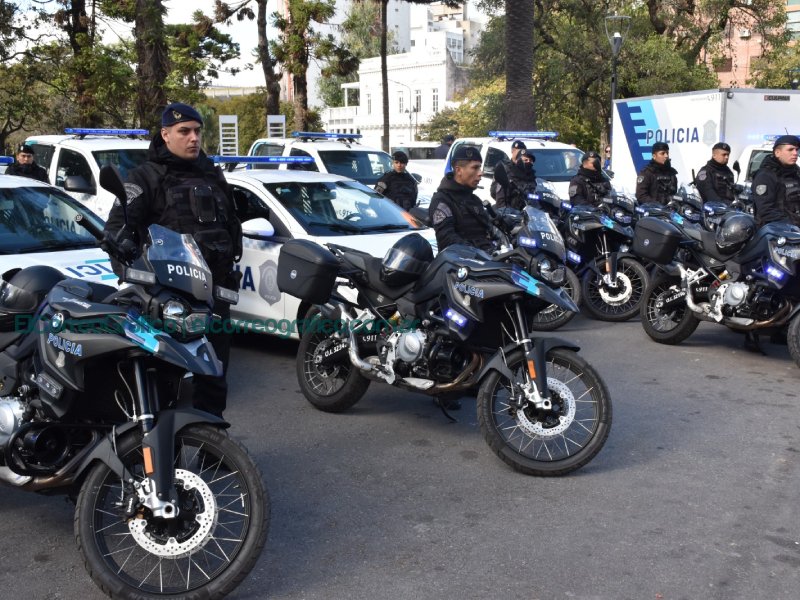 Berisso recibe equipamiento y vehículos de seguridad del programa "Tolerancia Cero al Delito" Berisso recibe equipamiento y vehículos de seguridad del programa Tolerancia Cero al Delito 1