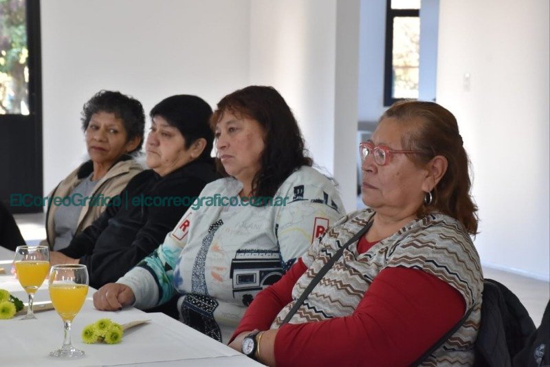 Reconocimiento a manzaneras de Berisso que accedieron al Régimen Especial de Subsidio Vitalicio Reconocimiento a manzaneras de Berisso que accedieron al Régimen Especial de Subsidio Vitalicio 03