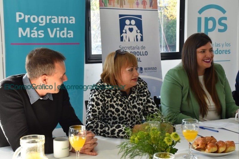 Reconocimiento a manzaneras de Berisso que accedieron al Régimen Especial de Subsidio Vitalicio Reconocimiento a manzaneras de Berisso que accedieron al Régimen Especial de Subsidio Vitalicio 04