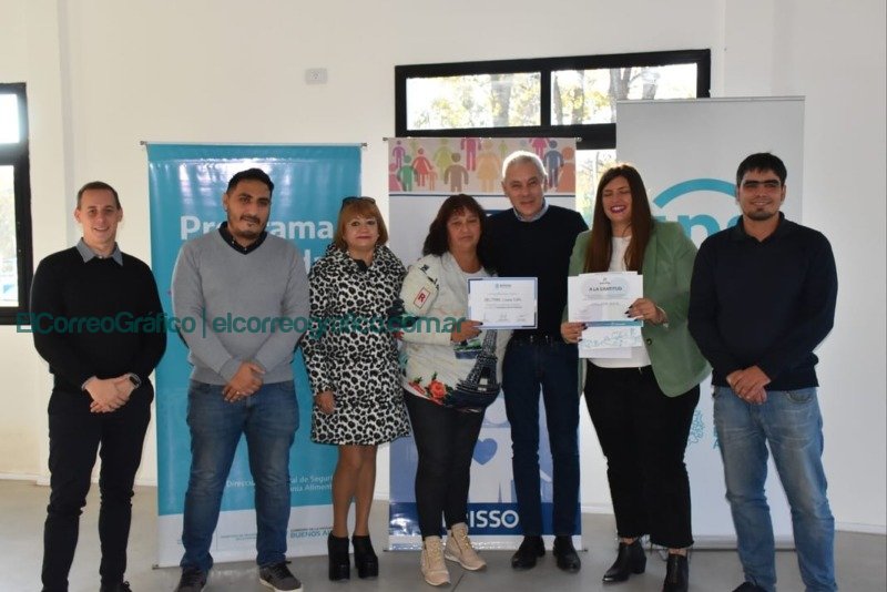 Reconocimiento a manzaneras de Berisso que accedieron al Régimen Especial de Subsidio Vitalicio Reconocimiento a manzaneras de Berisso que accedieron al Régimen Especial de Subsidio Vitalicio 06