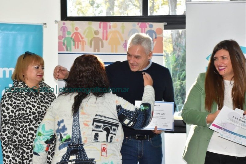 Reconocimiento a manzaneras de Berisso que accedieron al Régimen Especial de Subsidio Vitalicio 08