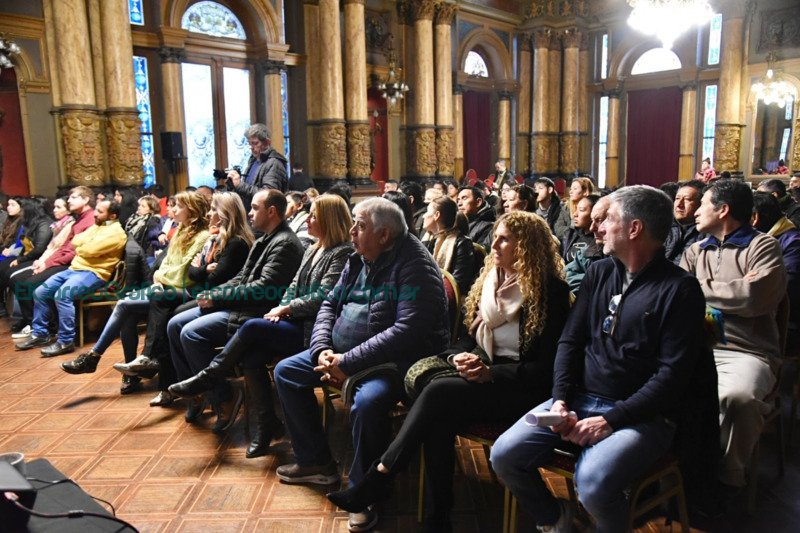 Alak presentó programa de capacitación para cooperativas en La Plata Alak presentó programa de capacitación para cooperativas en La Plata 1