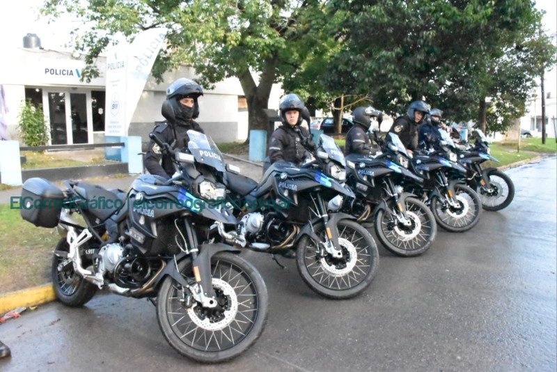 Entrega de motos BMW de 850 cc para reforzar seguridad en Berisso 1