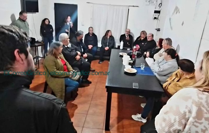 Vanesa Queyffer en búsqueda de su retorno político con críticas y mucho humo Vanesa Queyffer en búsqueda de su retorno político con críticas y mucho humo 1