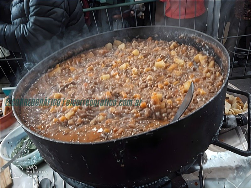 1° Concurso de Guiso de Montaña en Esquel: Un Éxito Culinario que reúne tradición y creatividad 1° Concurso de Guiso de Montaña en Esquel. Un Éxito Culinario que reúne tradición y creatividad Guiso ganador en alta