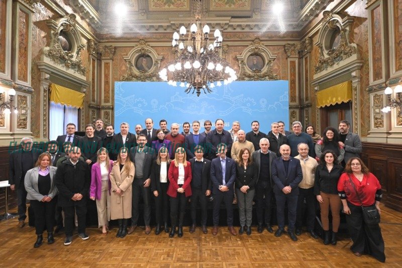 Acuerdos estratégicos en Buenos Aires: Kicillof firma convenios con el CFI para fortalecer la asistencia a PyMEs Acuerdos estratégicos en Buenos Aires, Kicillof firma convenios con el CFI para fortalecer la asistencia a PyMEs 7
