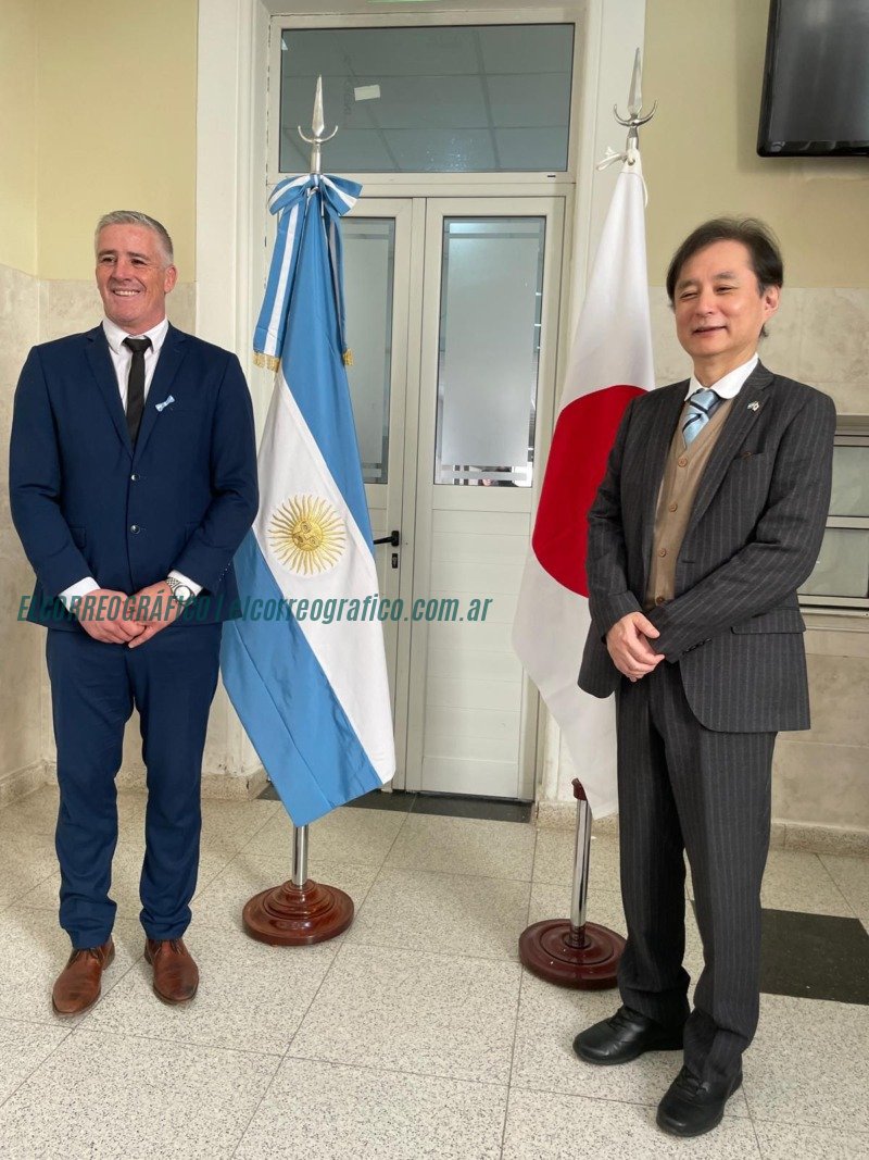 Donación _ Intendente Facundo DIZ, Embajador del Japón Hiroshi YAMAUCHI Japón donó de un equipo de ultrasonido al Hospital de Navarro