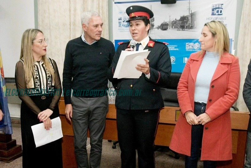 Primera Sesión Especial del HCD 2024. Celebran logros culturales y deportivos en Berisso 003