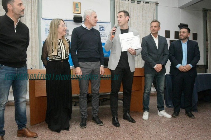 Primera Sesión Especial del HCD 2024. Celebran logros culturales y deportivos en Berisso 007