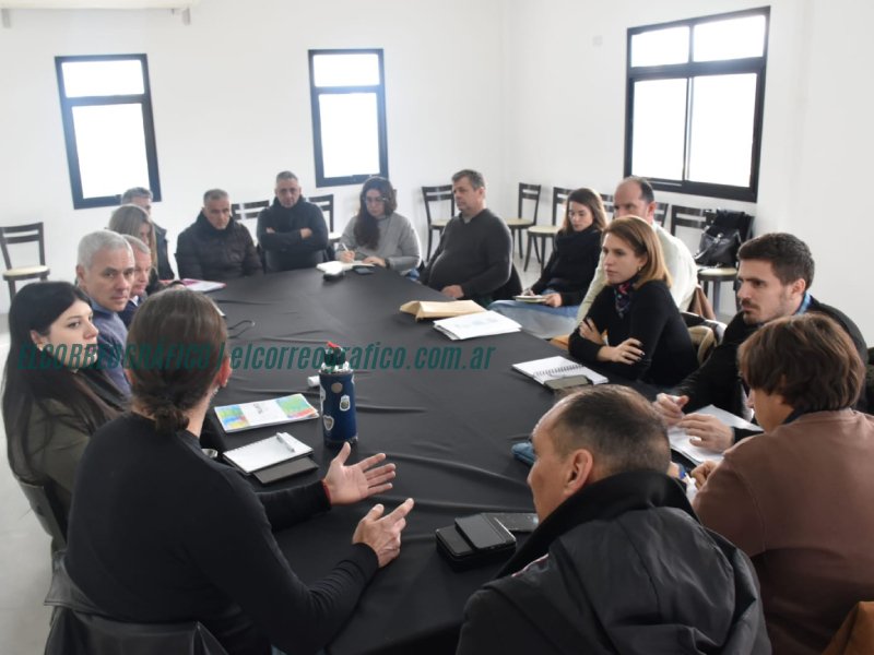 Reunión para evaluar y concluir obras inconclusas en Berisso 1