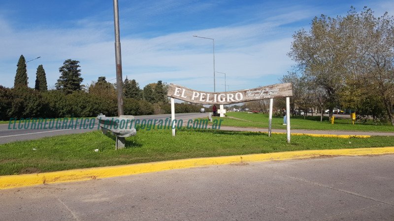 Cartel El Peligro Foto Periodico Sin Limites Controversia en La Plata, Propuesta para renombrar el barrio El Peligro