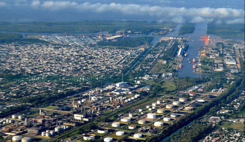 Propuesta para renombrar el Puerto La Plata como "Puerto Región Capital" Propuesta para renombrar el Puerto La Plata como Puerto Región Capital 4