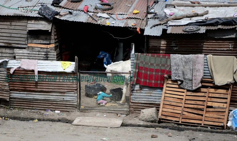 Comenzó la relocalización de familias del barrio Las Vías a Ringuelet Comenzó la relocalización de familias del barrio Las Vías a Ringuelet 1