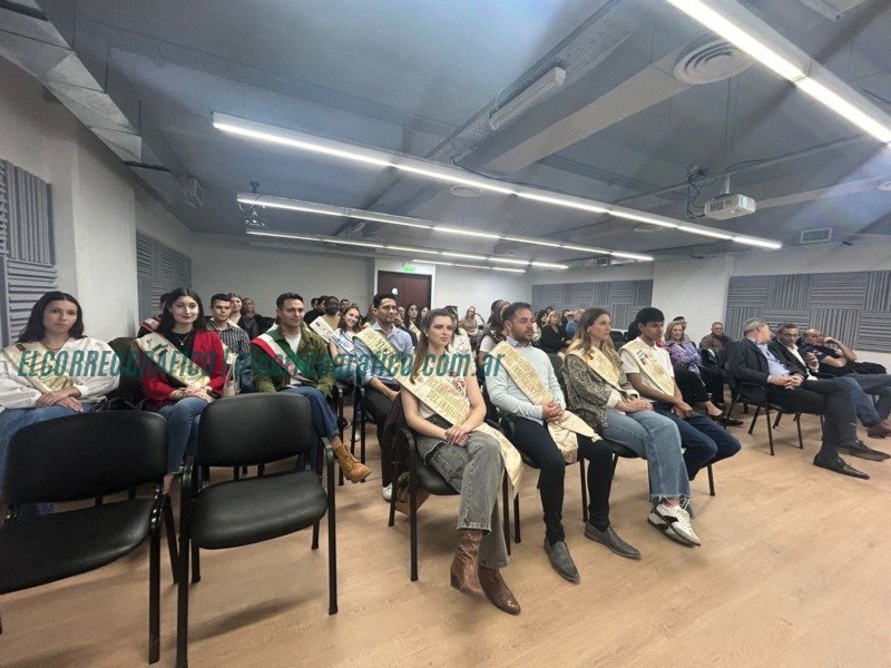 Desembarco Simbólico y otras actividades culturales en la Fiesta Provincial del Inmigrante Desembarco Simbólico y otras actividades culturales en la Fiesta Provincial del Inmigrante 14 Charla “Berisso, Mosaico Multicultural” 2