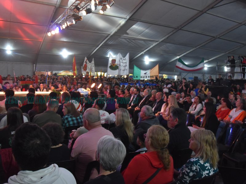 Elecciones Culturales y Festivales en la 47ª Fiesta Provincial del Inmigrante en Berisso Elección de la Embajadora Cultural del Inmigrante y Nacional de la Inmigración 24