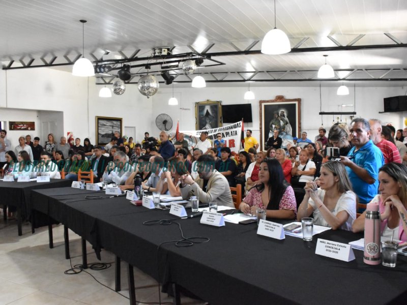Guardavidas cesanteados y familias de Palo Blanco atropelladas: Las polémicas que sacudieron el Concejo de Berisso Guardavidas cesanteados y familias de Palo Blanco atropelladas. Las polémicas que sacudieron el Concejo de Berisso 1