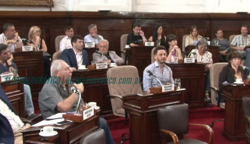 Un aumento que enciende críticas, Julio Alak bajo el ojo público en La Plata 3