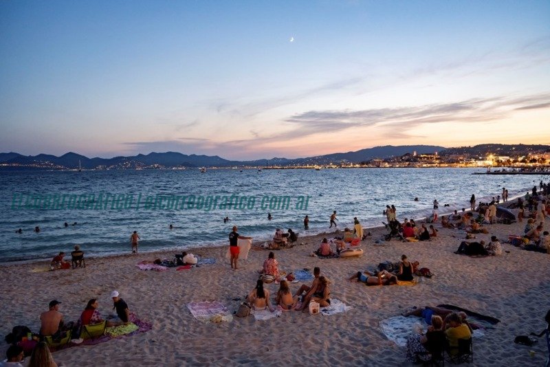04 Cannes Croisette El turismo nocturno. Una tendencia emergente para 2025