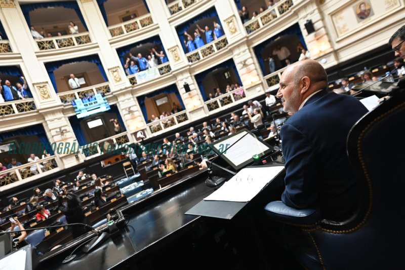 La estrategia política en Buenos Aires: tensiones internas y alianzas inciertas La estrategia política en Buenos Aires. tensiones internas y alianzas inciertas 3