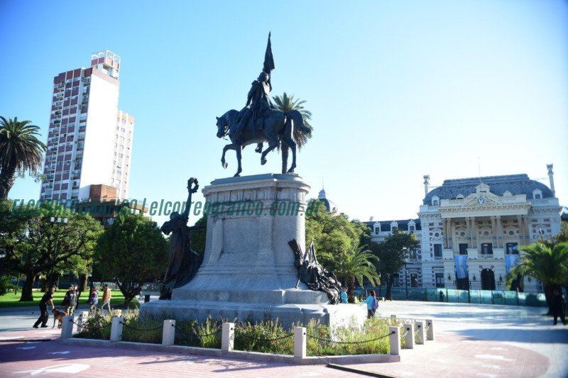 La remodelación de la Plaza San Martín: un gasto desmedido en el corazón de La Plata La remodelación de la Plaza San Martín, un gasto desmedido en el corazón de La Plata 7