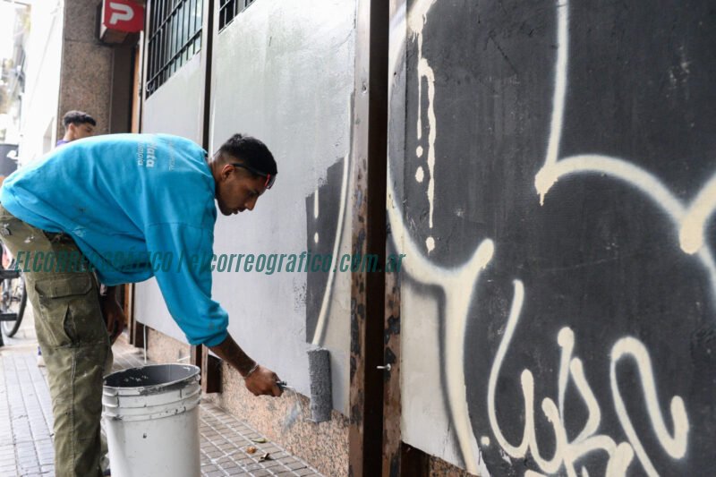 Política laboral de Julio Alak en La Plata: Aumentar la precariedad y reducir el personal municipal Política laboral de Julio Alak en La Plata. Aumentar la precariedad y reducir el personal municipal 3