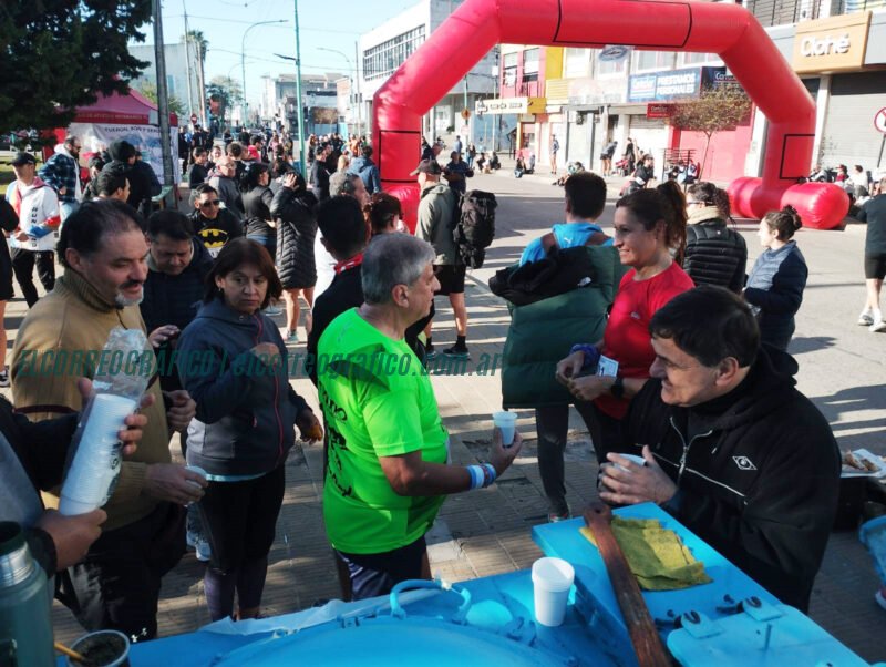 Berisso conmemoró los derechos argentinos en la Maratón del CEVECIM con más de 200 atletas 4