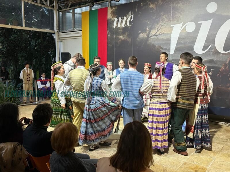 La comunidad lituana en Brasil se une en el festival LABAS con el berissense Fourment Kalvelis Festival LABAS Con el Conjunto Rambynas2 La comunidad lituana en Brasil se une en el festival LABAS con el berissense Fourment Kalvelis