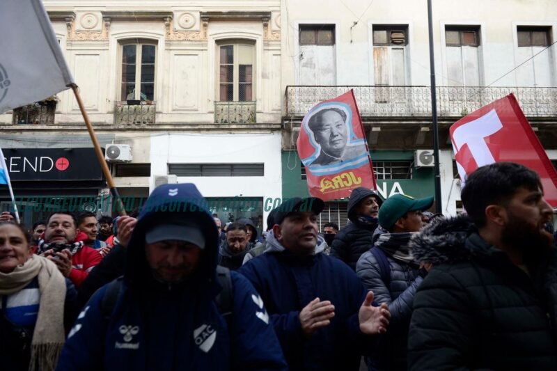 Marcha de trabajadores del Astillero Río Santiago: Demandas y proyecciones Marcha de trabajadores del Astillero Río Santiago. Demandas y proyecciones8