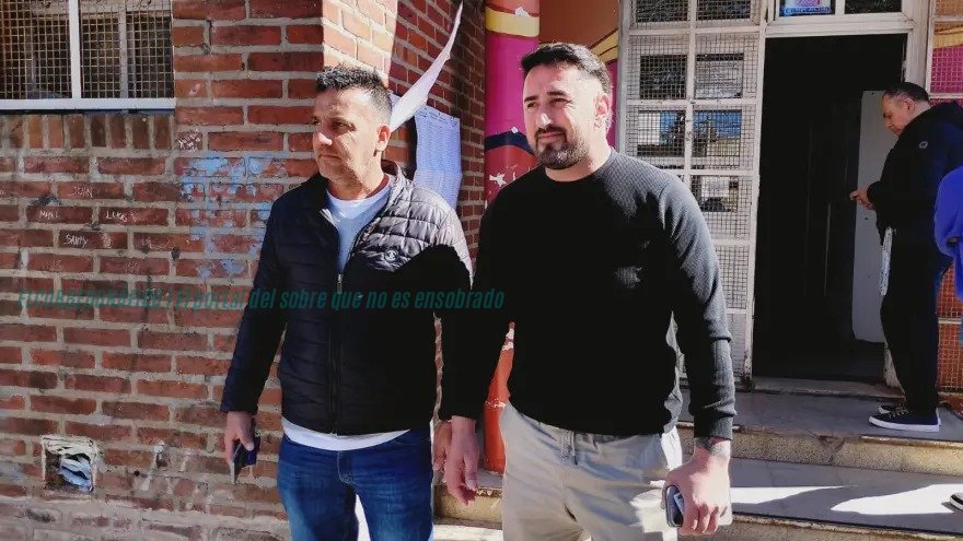 Ensobrados, Cagliardi pierde quórum tras elecciones en Berisso del 7 septiembre Fabián Lagorio y Alejandro Aguirre LLA Crisis en La Libertad Avanza: Aguirre renunció antes de calentar su banca en el Concejo Deliberante