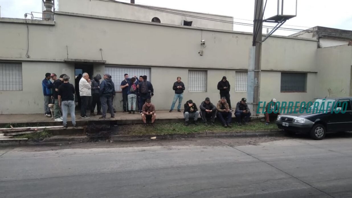 Trabajadores de Acerías Berisso ocupan la planta histórica en reclamo por salarios impagos y condiciones laborales 01