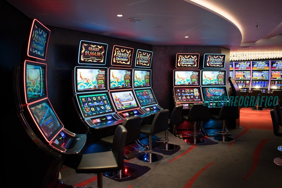 Los mejores sitios de reseñas de casinos online una sala de casino llena de máquinas tragamonedas Los mejores sitios de reseñas de casinos online
