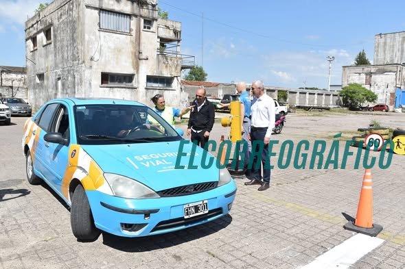 Cagliardi presentó nuevo auto para licencias que tiene más de 20 años detonado 002