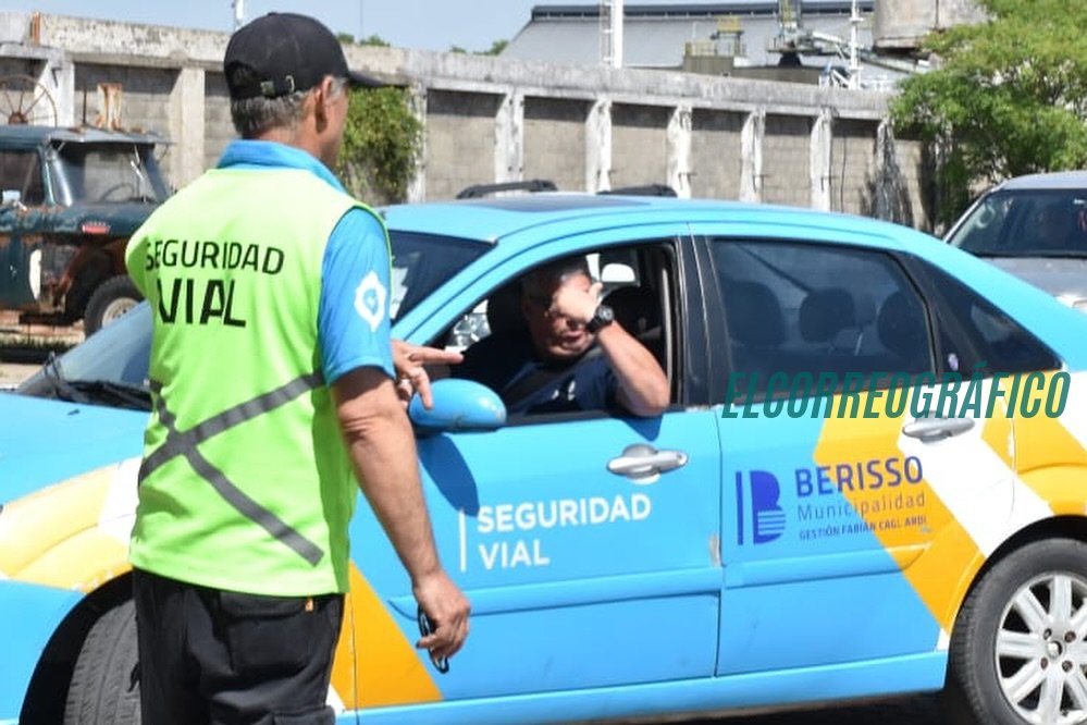 Cagliardi presentó nuevo auto para licencias que tiene más de 20 años detonado 004