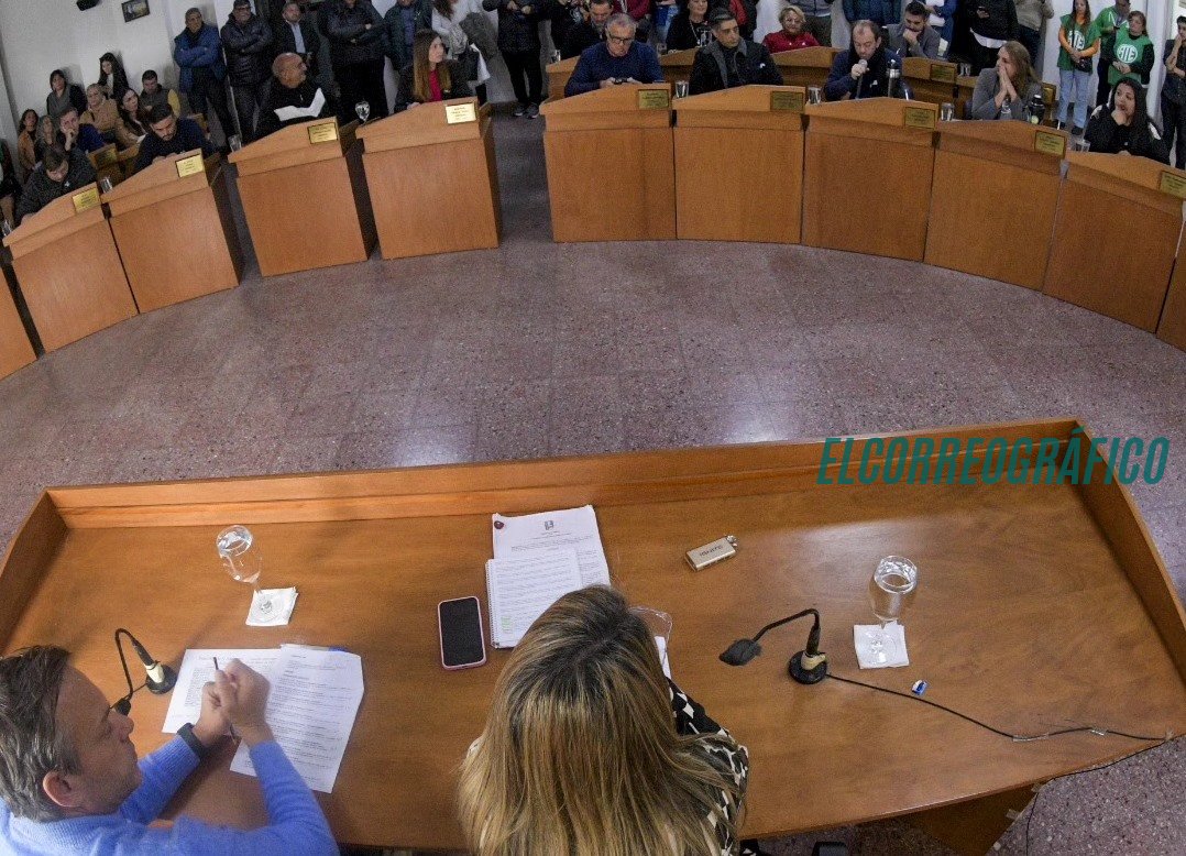 Concejo Deliberante de Berisso aprueba 35% de aumento en tasas municipales con fuerte cruce entre ediles Concejo Deliberante de Berisso aprueba 35% de aumento en tasas municipales con fuerte cruce entre ediles 5