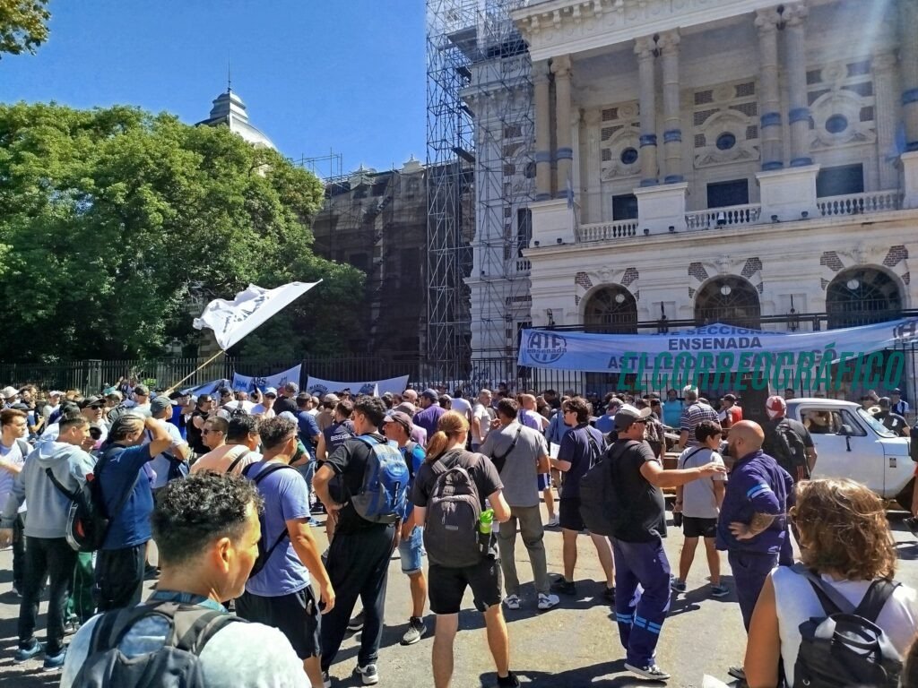 Crisis sindical en Astillero Río Santiago desata batalla interna en ATE Ensenada Crisis sindical en Astillero Río Santiago desata batalla interna en ATE Ensenada 1
