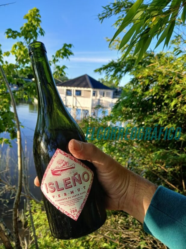 Isleño: el cautivador vermut de la Isla Santiago que conquista paladares con botánicos silvestres y tradición familiar Isleño. el vermut de la Isla Santiago que conquista paladares con botánicos silvestres y tradición familiar 3