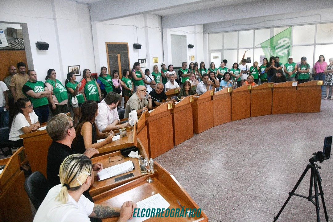 Concejales cobrando más de 3 millones de pesos rechazaron la reforma laboral mientras vecinos sufren sin agua ni transporte Concejales cobrando más de 3 millones de pesos rechazaron la reforma laboral mientras vecinos sufren sin agua ni transporte 01