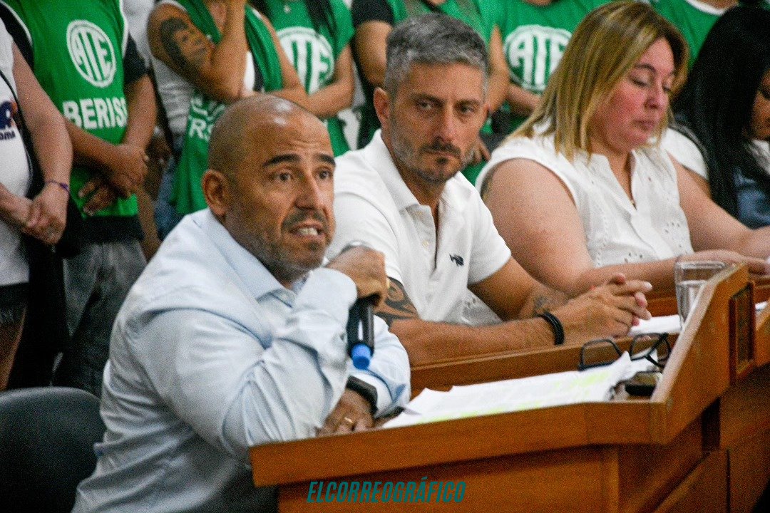 Concejales cobrando más de 3 millones de pesos rechazaron la reforma laboral mientras vecinos sufren sin agua ni transporte 04