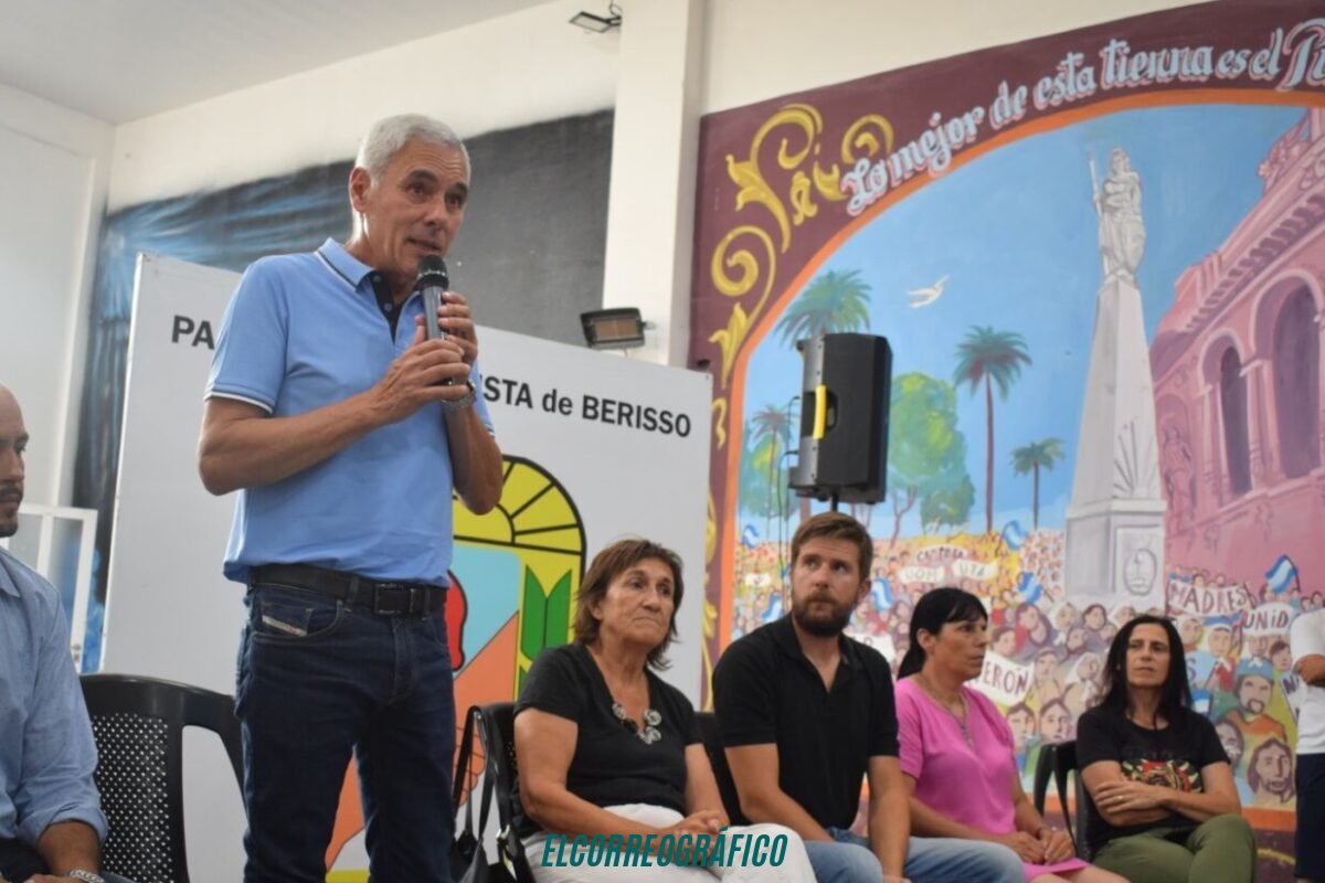 Cagliardi va por un tercer mandato: gestión cuestionada, PJ fragmentado y apoyo incondicional a Kicillof PJ Berisso Cagliardi busca la reelección en medio de tensiones con La Cámpora y el Frente Renovador 3 Cagliardi va por un tercer mandato: gestión cuestionada, PJ fragmentado y apoyo incondicional a Kicillof