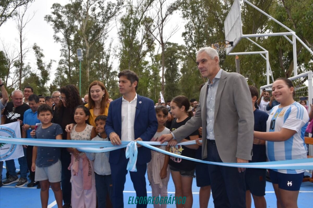 El show electoral de Kicillof y Cagliardi: losa de hormigón de un playón y la oficina de Licencia reciclada en Comisaría de la Mujer El show electoral de Kicillof y Cagliardi. losa de hormigón de un playón y la oficina de Licencia reciclada en Comisaría de la Mujer 21
