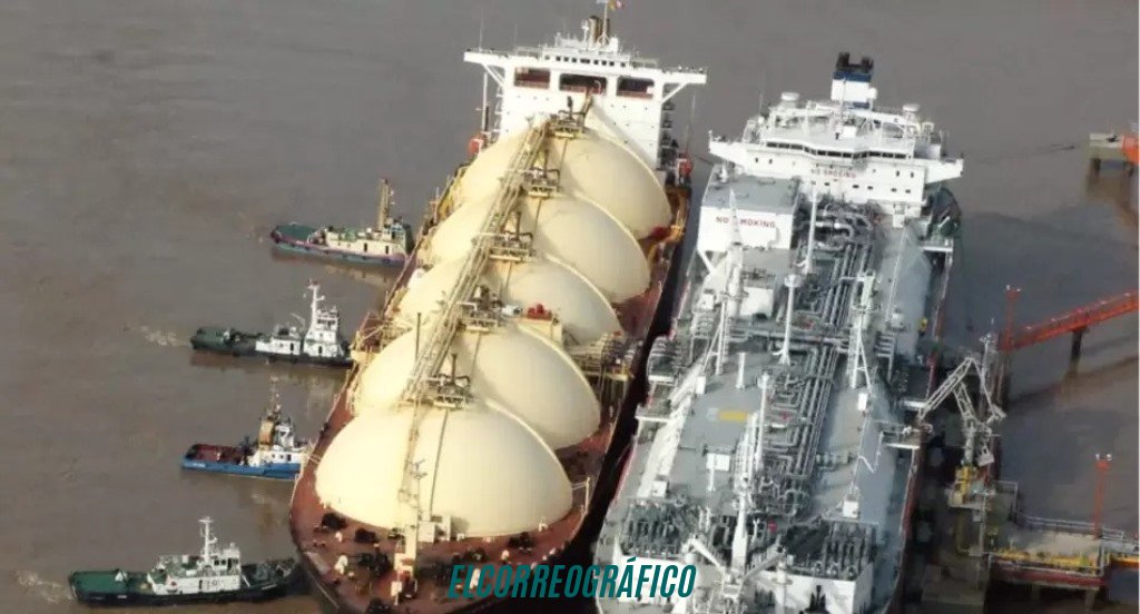 Camuzzi y Vitol sellan un acuerdo histórico para exportar gas natural licuado desde el Puerto de La Plata Camuzzi y Vitol sellan un acuerdo histórico para exportar gas natural licuado desde el Puerto de La Plata 3