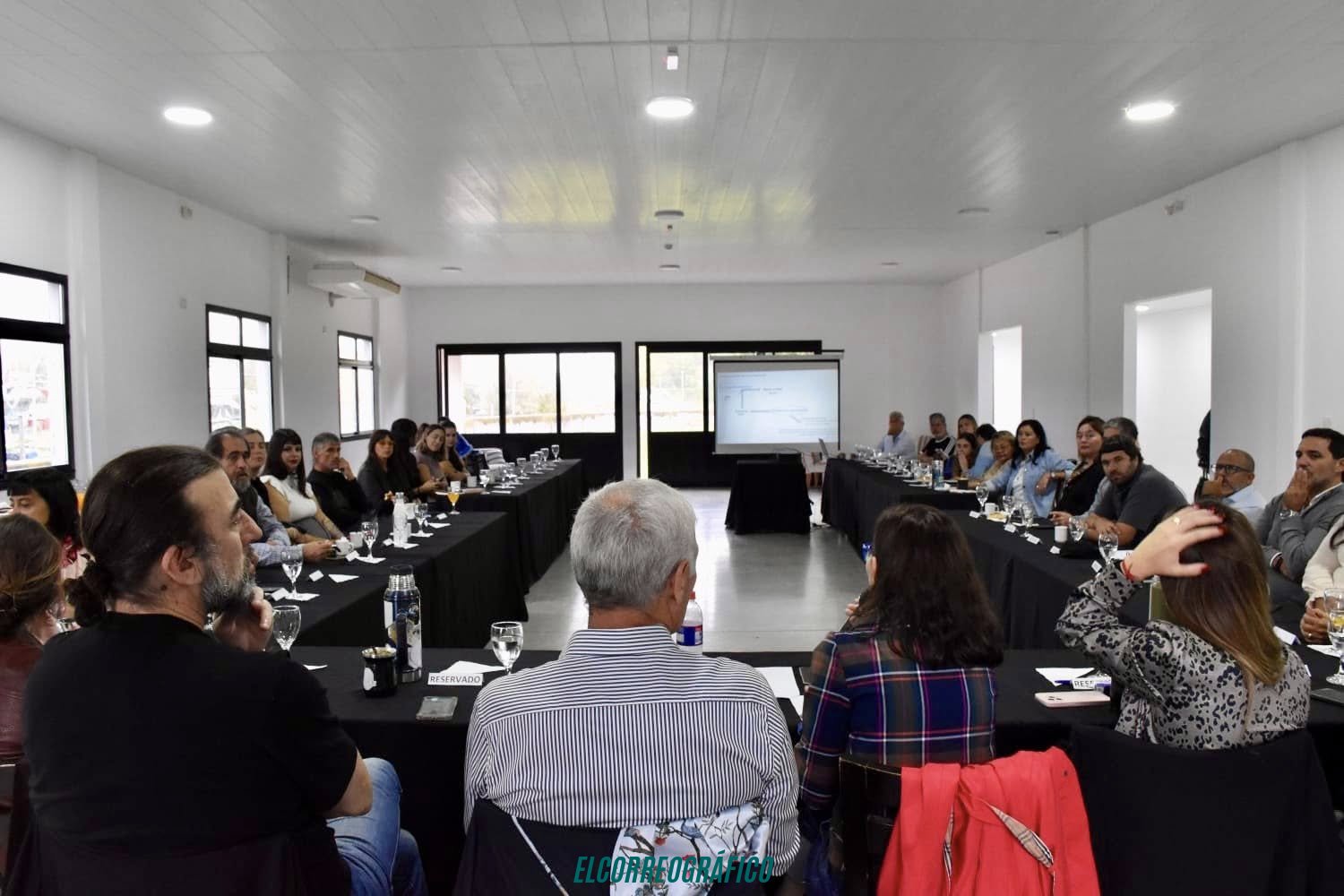 Concejales afines a Kicillof se reunieron en Berisso y trazaron la estrategia del peronismo bonaerense hacia 2027 Concejales afines a Kicillof se reunieron en Berisso y trazaron la estrategia del peronismo bonaerense hacia 2027 01