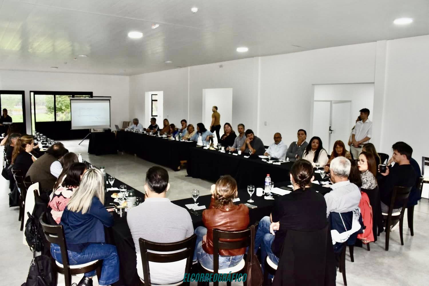 Concejales afines a Kicillof se reunieron en Berisso y trazaron la estrategia del peronismo bonaerense hacia 2027 Concejales afines a Kicillof se reunieron en Berisso y trazaron la estrategia del peronismo bonaerense hacia 2027 07