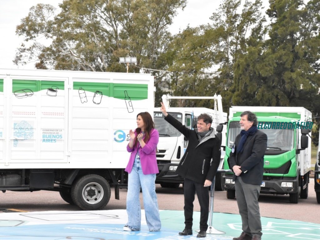 Alerta sanitaria en Berisso: la flota "detonada" de Cagliardi obliga a usar camionetas para recolectar basura Alerta sanitaria en Berisso, la flota detonada de Cagliardi obliga a usar camionetas para recolectar basura 10