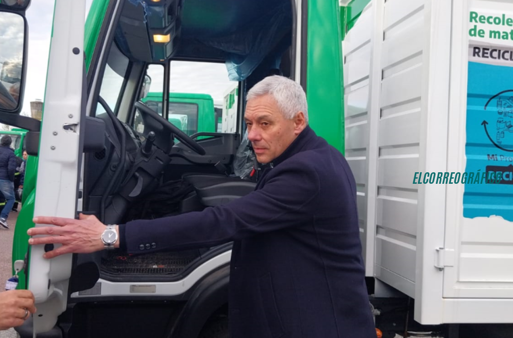Alerta sanitaria en Berisso: la flota "detonada" de Cagliardi obliga a usar camionetas para recolectar basura Alerta sanitaria en Berisso, la flota detonada de Cagliardi obliga a usar camionetas para recolectar basura 11