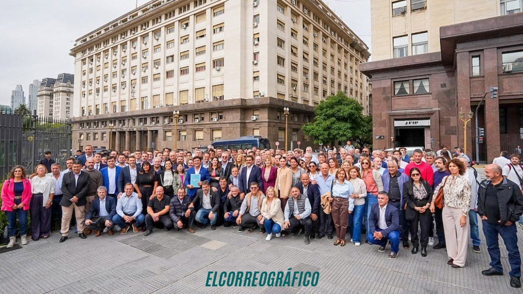 Cagliardi, Secco y Alak en la trinchera de un reclamo millonario, la crisis que vacía los comedores escolares de Berisso, La Plata y Ensenada Cagliardi, Secco y Alak en la trinchera de un reclamo millonario, la crisis que vacía los comedores escolares de Berisso, La Plata y Ensenada 48