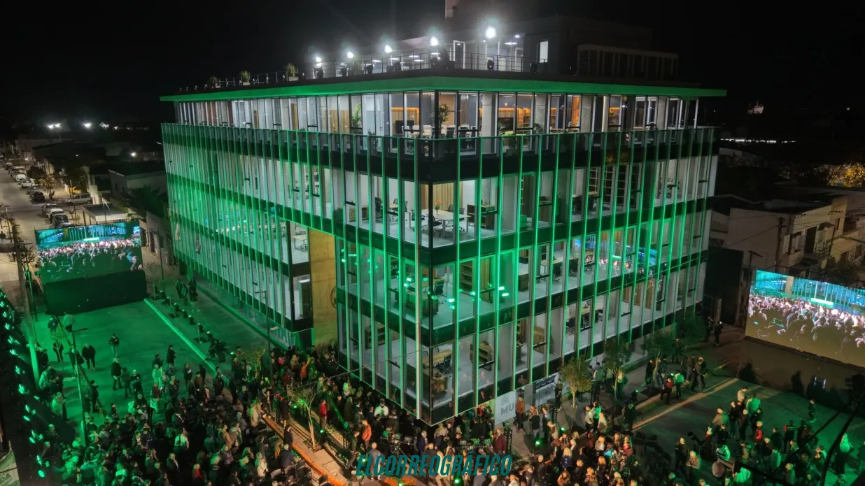 El polémico "Megapalacio" espectacular de Ensenada que Secco mandó a levantar mientras vecinos viven en casillas El polémico Megapalacio de Ensenada que Secco mando a levantar mientras vecinos viven en casillas 13
