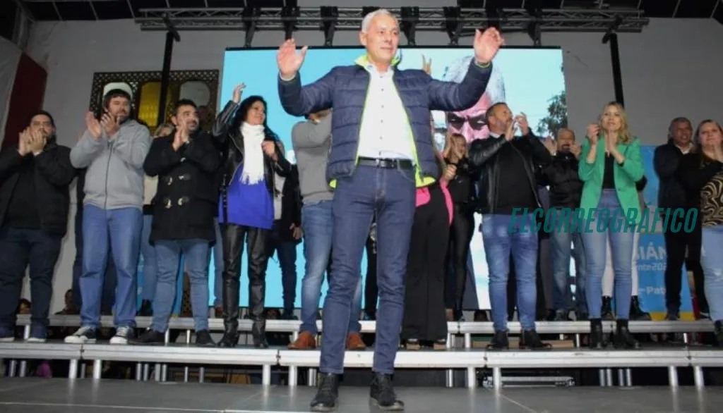 Reelección de intendentes: en Berisso Cagliardi enfrenta el límite de la Ley 14.836 a un año de las urnas Auditoría municipal Berisso 2024, el Tribunal de Cuentas sancionó a Cagliardi y 10 funcionarios por 5 irregularidades críticas7